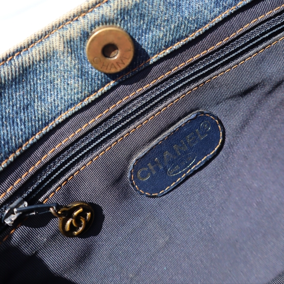 SOLD - CHANEL Denim CC Tote Bag Bakelite - Picture 3 of 6
